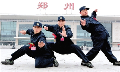 昨日，即將入伍的少林高手們啟程前合影留念