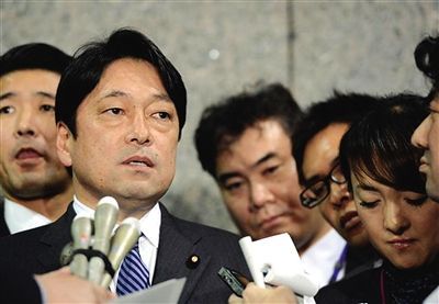 2月5日晚，日本防衛(wèi)省大臣小野寺召開緊急記者會，公開日本自衛(wèi)隊軍艦被中國軍艦雷達瞄準的消息。據(jù)稱，首相安倍晉三親自下達了公開的指令。