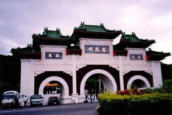 位于臺北的忠烈祠供奉著從孫中山革命，到抗日戰(zhàn)爭，解放戰(zhàn)爭所有陣亡國民黨士兵的靈位。