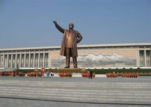 韓國稱或利用導(dǎo)彈對平壤等大城市的金日成、金正日銅像進行精密打擊