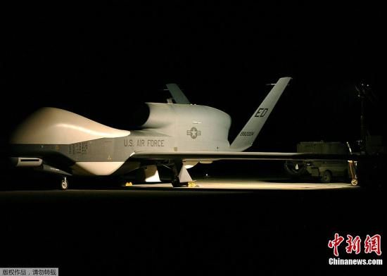 2006年2月17日，美國“全球鷹”RQ-4A無人機(jī)在秘密地點飛行。