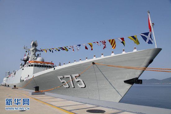 　圖為新服役的中國(guó)海軍岳陽艦。