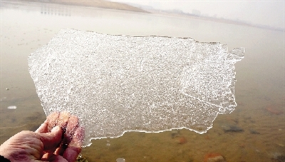 龍湖今年首次結冰 今天最低溫0℃ 龍湖今年首次結冰 今天最低溫0℃