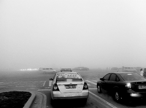 昨日河南30余市大霧預(yù)警 鄭州經(jīng)開區(qū)再飄雪 昨日河南30余市大霧預(yù)警 鄭州經(jīng)開區(qū)再飄雪