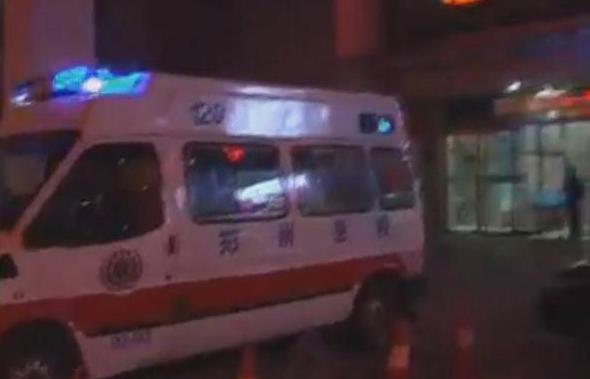 女兒不救父親，鄰居很憤怒