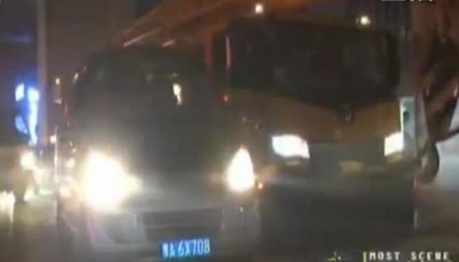 撞了車還打人 這是誰在胡鬧？