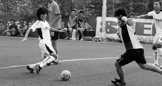 由中國女足曾經(jīng)的后防大將范運(yùn)杰領(lǐng)銜的運(yùn)之杰足球俱樂部，本場(chǎng)比賽可謂秀足高超腳法