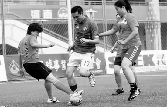 因?yàn)樯眢w條件受限，女足幫只能走技術(shù)流路線