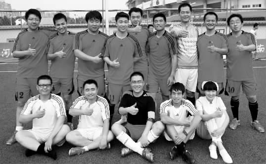 在首場比賽失利的情況下，“天使”們后來居上，昂首晉級