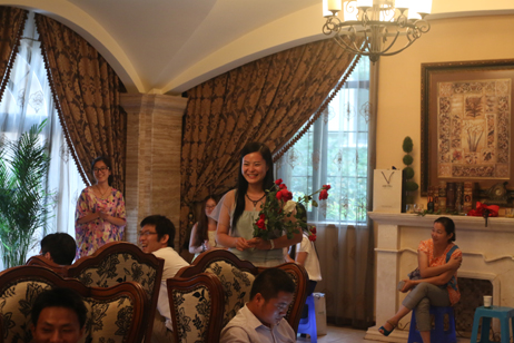 收到怎么多玫瑰，當(dāng)然開心啦！