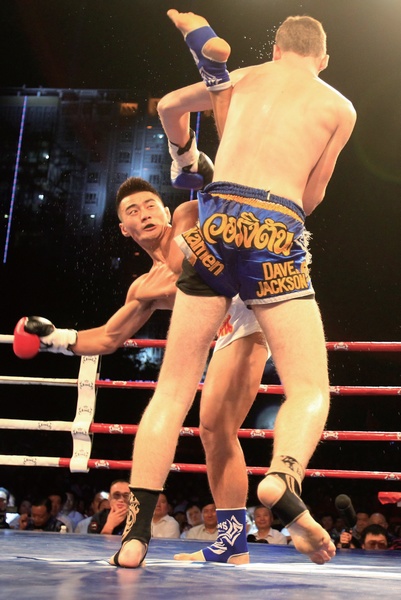 河南電視臺《武林風(fēng)》欄目走進(jìn)新疆，把比賽現(xiàn)場搬到了新疆建設(shè)兵團(tuán)農(nóng)十三師紅星廣場