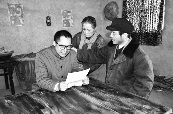 《焦裕祿》拍攝現(xiàn)場(chǎng)，演員穿著冬裝拍戲