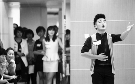 面試處，選手進行才藝展示