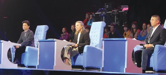 節(jié)目中，崔永元、蔡志忠、錢文忠 由左至右 三為成語先生妙語不斷