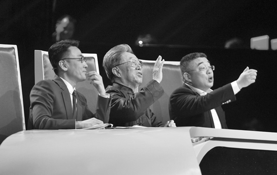 困擾著很多漢語使用者的問題，被三位先生以輕松幽默的方式提出來自嘲后，都令觀眾會心大笑。