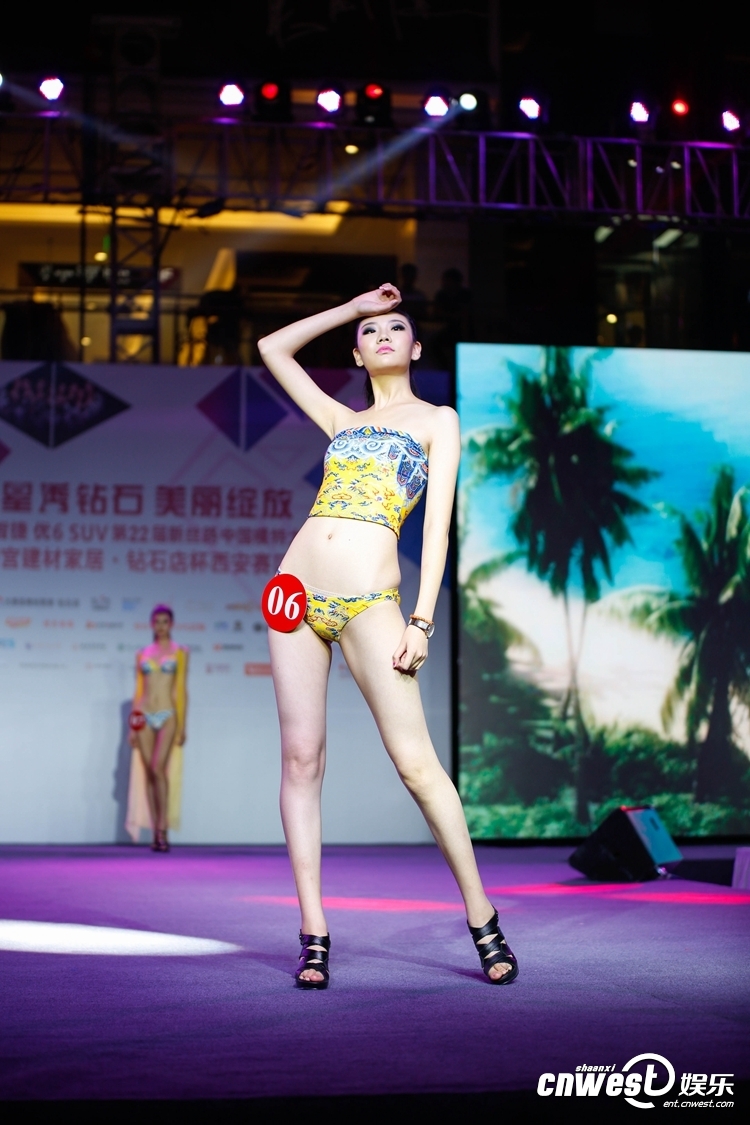 百變模特西安上演T臺(tái)秀 身材熱辣雪肌搶鏡 百變模特西安上演T臺(tái)秀 身材熱辣雪肌搶鏡