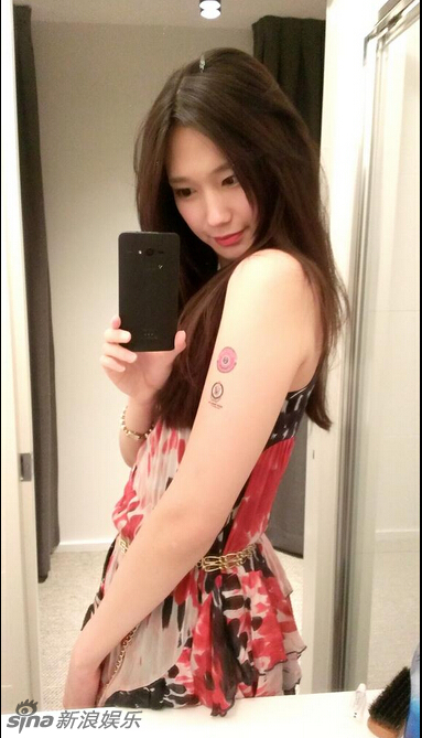 有顏有胸！日本變性美女性感迷人走紅網(wǎng)絡(luò)