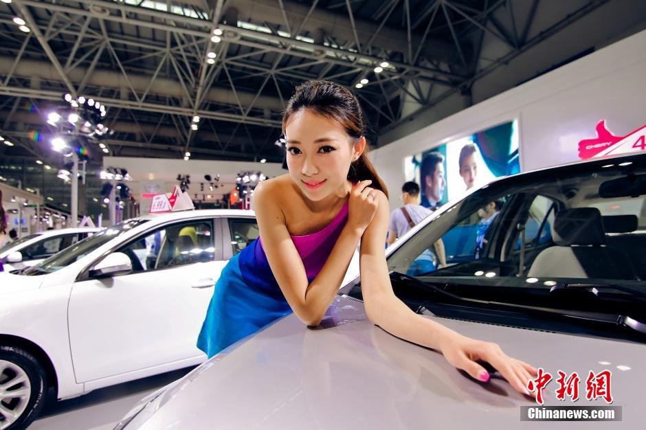 福州國際車展開幕 眾車?！盃幤娑菲G”