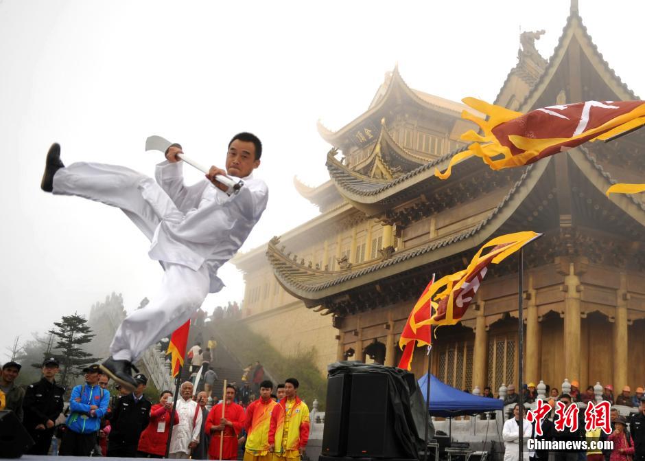 武術(shù)高手聚峨眉“金頂論劍”