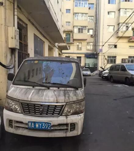 哈爾濱一小區(qū)私家車被集體潑糞物業(yè)擬安攝像頭 哈爾濱一小區(qū)私家車被集體潑糞物業(yè)擬安攝像頭