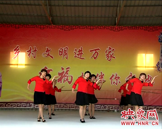 鄉(xiāng)村廣場舞大賽在西平縣五溝營中山廣場火熱上演 鄉(xiāng)村廣場舞大賽在西平縣五溝營中山廣場火熱上演